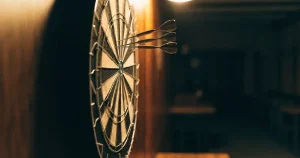 Darts-Wetten in der Schweiz: Quoten, Marge und die zwei Bewilligten